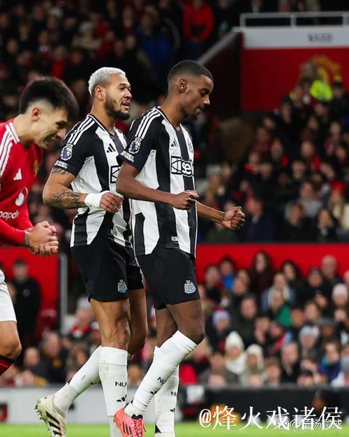 曼联主场再度失分:近7场仅获2胜,与切尔西差距缩至2分,争四形势扑朔迷离 曼联主场再度失分:近7场仅获2胜,与切尔西差距缩至2分,争四形势扑朔迷离